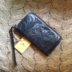 **HOST PICK**Patricia Nash Navy Wrist Wallet *NEW*